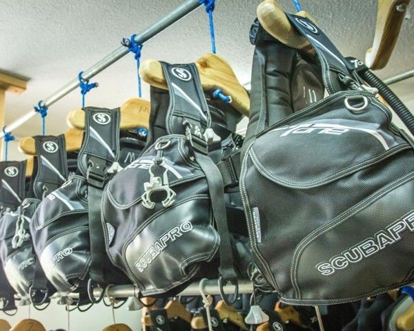 SCUBA DIVING EQUIPMENT